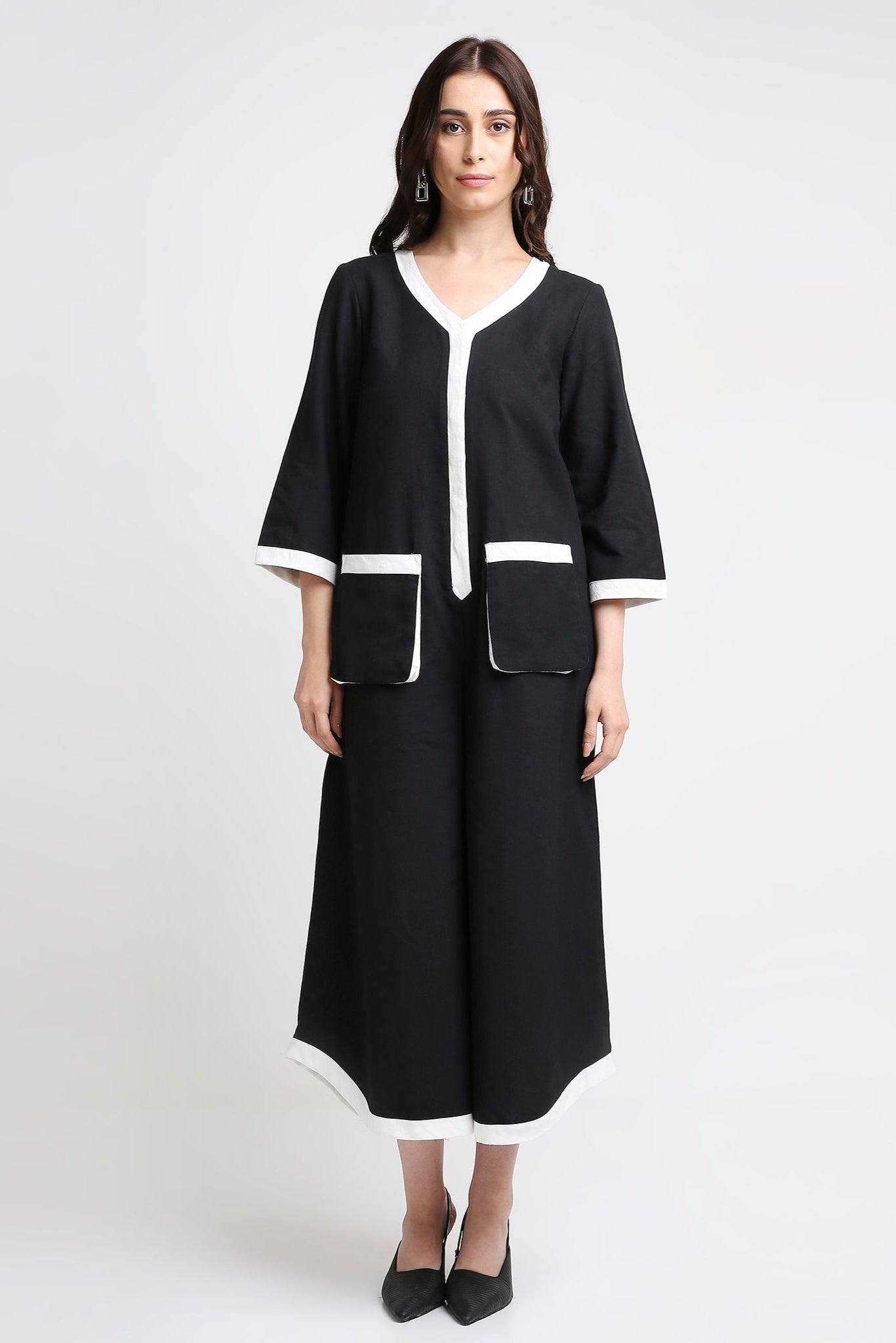 CONTRAST TRIM RELAXED JUMPSUIT