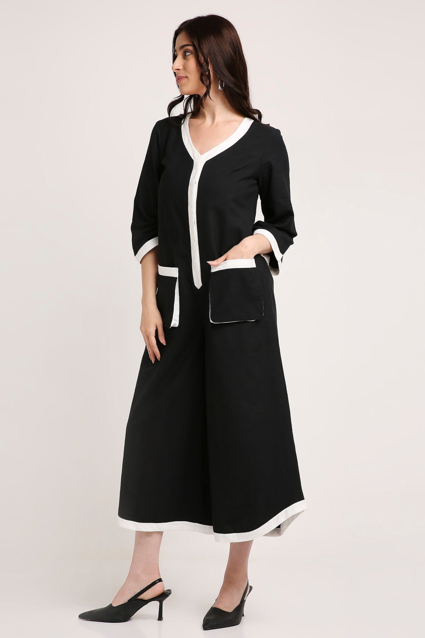 CONTRAST TRIM RELAXED JUMPSUIT