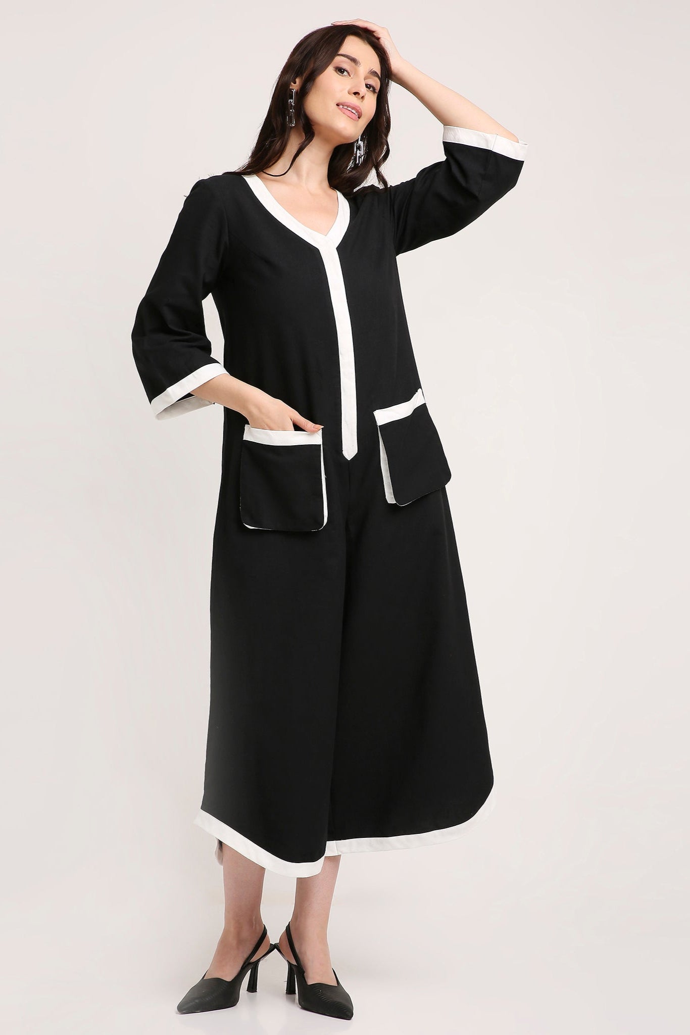 CONTRAST TRIM RELAXED JUMPSUIT