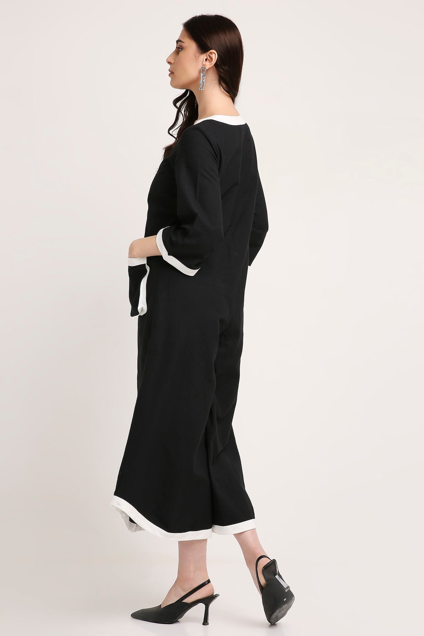 CONTRAST TRIM RELAXED JUMPSUIT