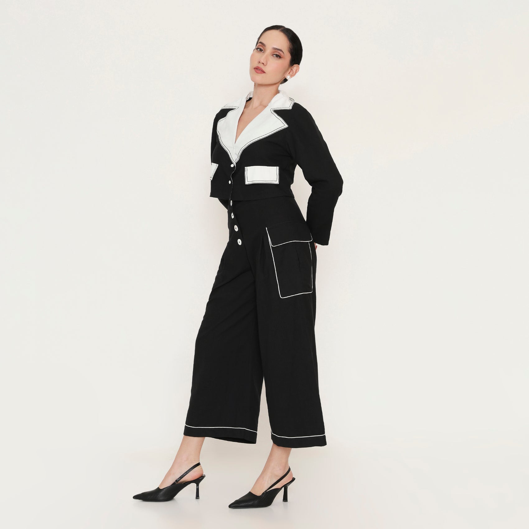Two-Tone Lapel Cropped Blazer