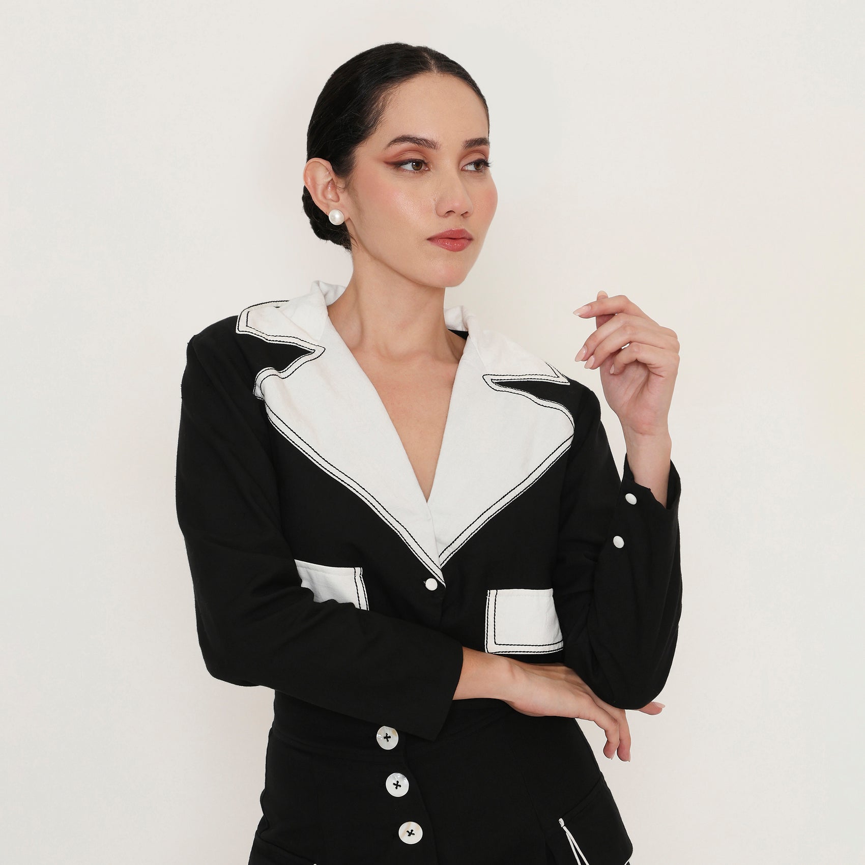 Two-Tone Lapel Cropped Blazer
