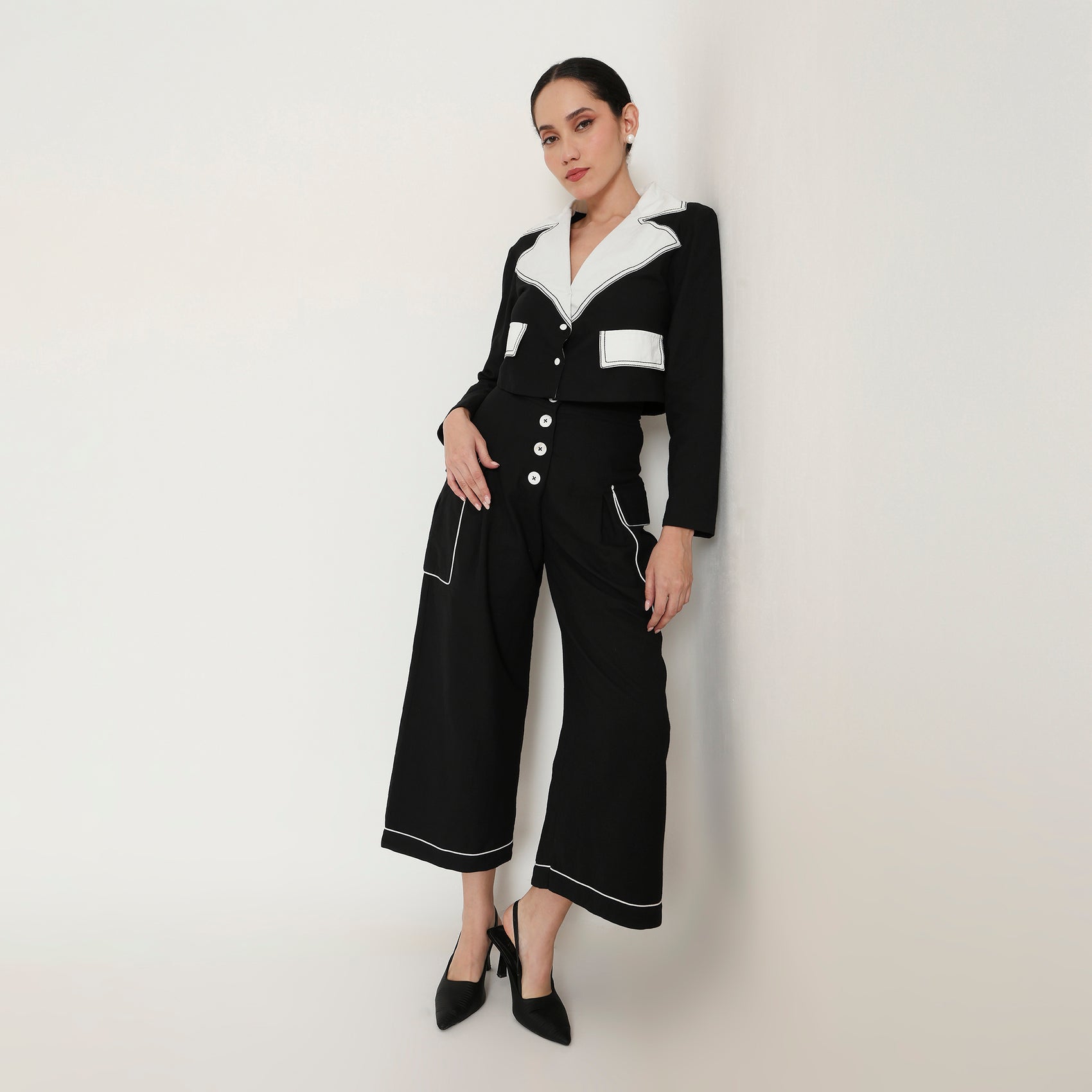 Two-Tone Lapel Cropped Blazer