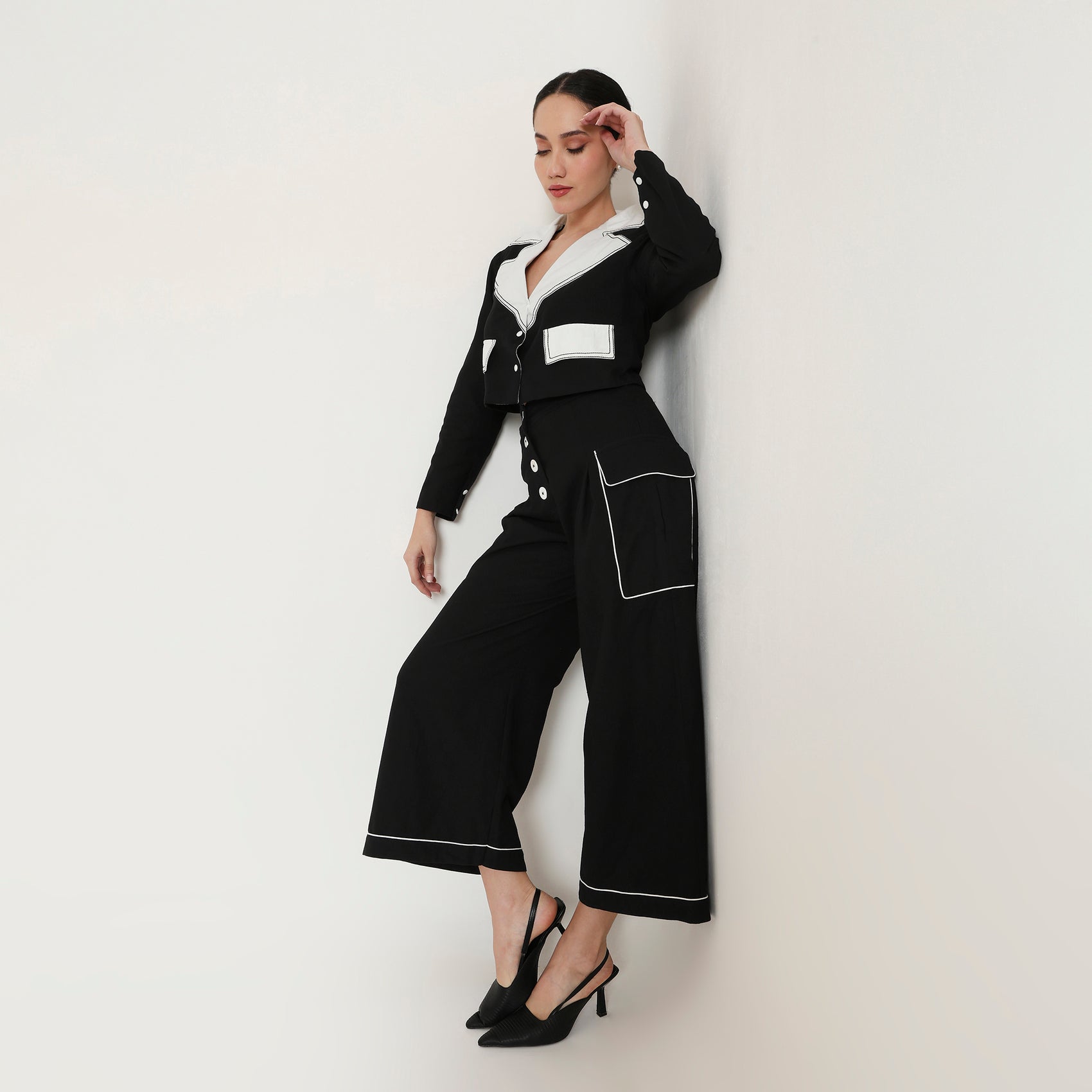 Two-Tone Lapel Cropped Blazer