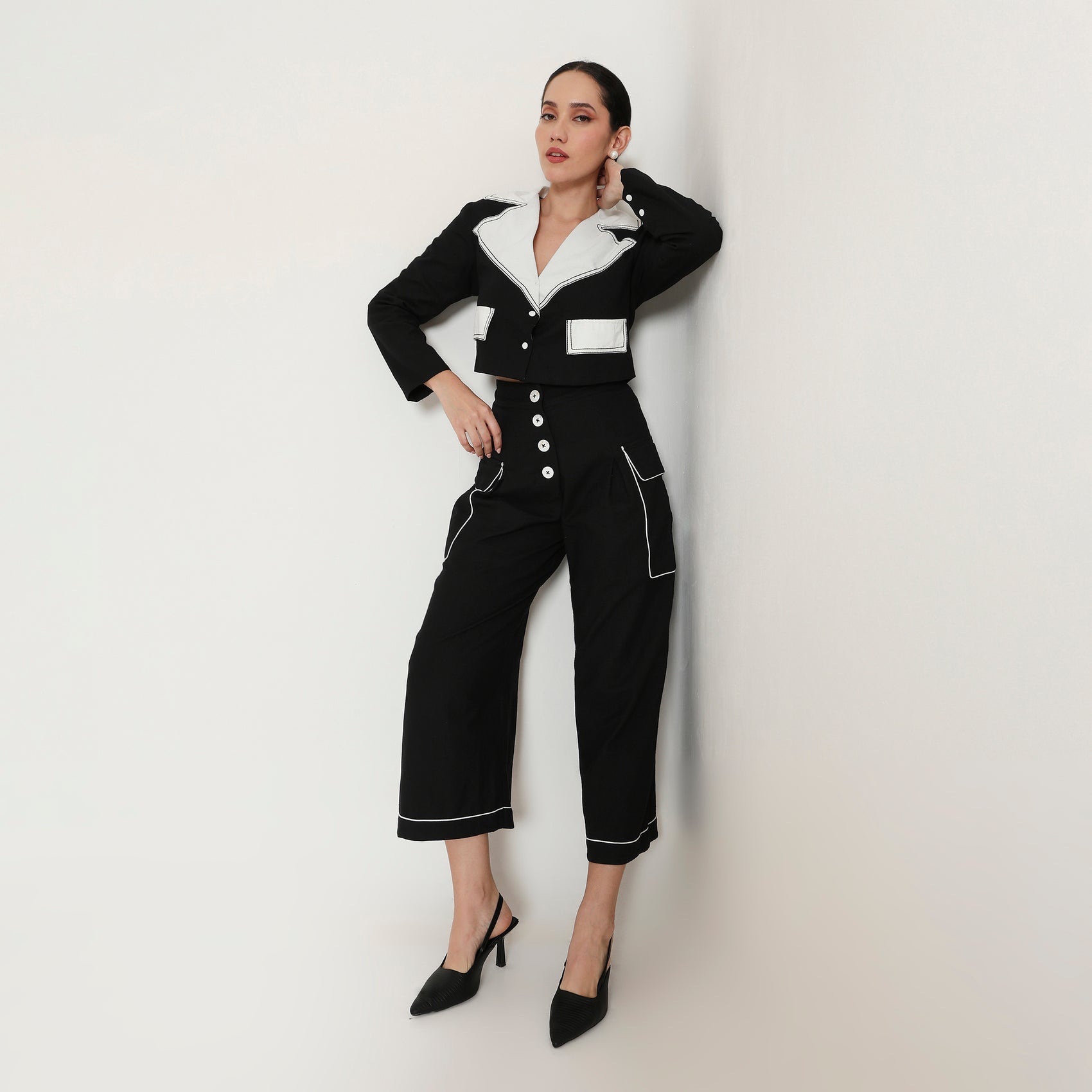 Two-Tone Lapel Cropped Blazer